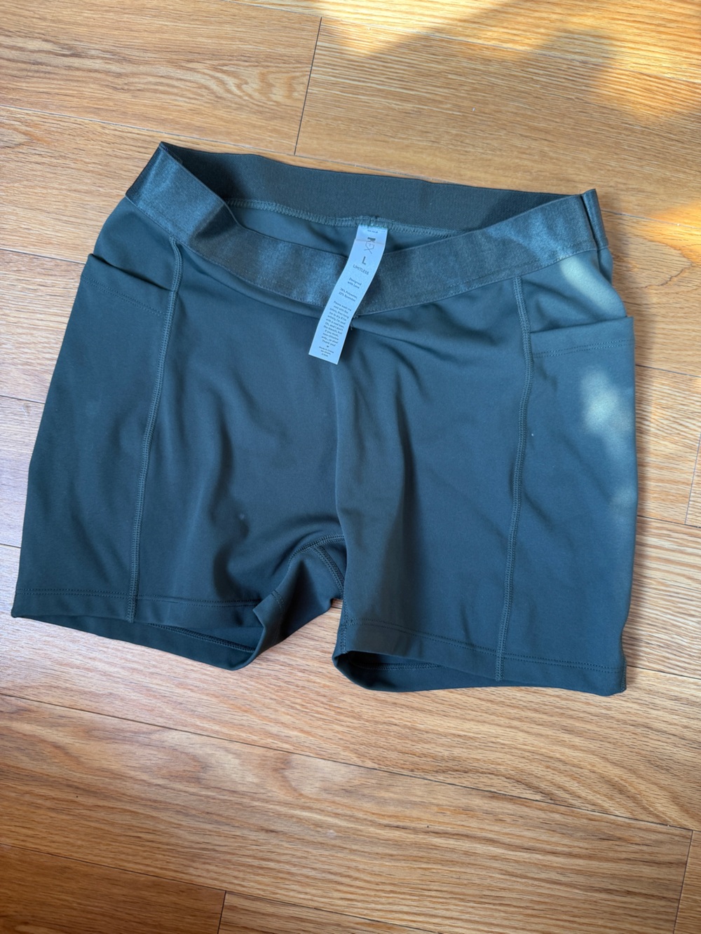 POPFLEX GREEN Bike Shorts with Subtle Logo - Picture 3 of 4